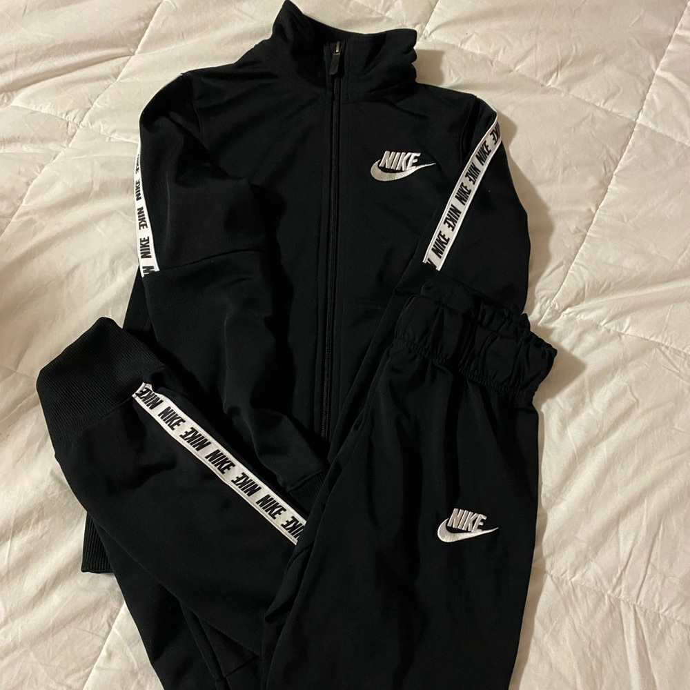 Kids size medium Nike tracksuit